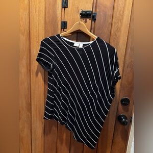 Chico’s Black & White Diagonal Stripe Short Sleeve Top With Asymmetrical Flair